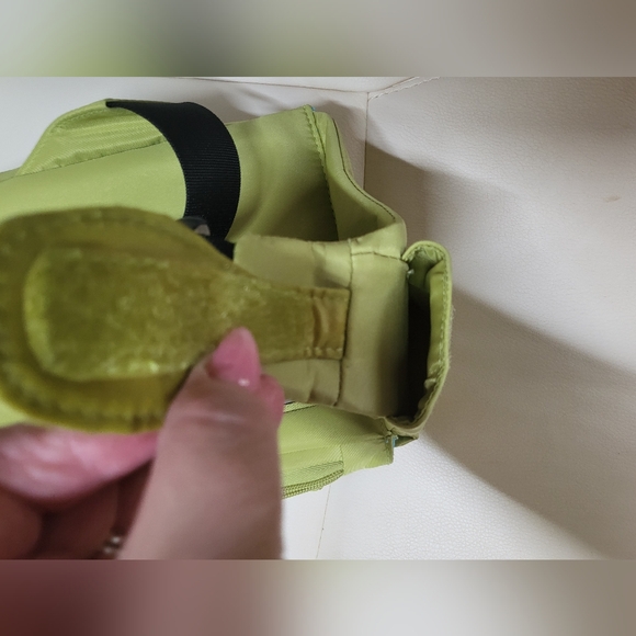 Travelon RFID Lime Green Crossbody Bag - Picture 9 of 13